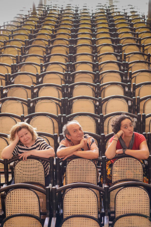 FORTALEZA-CE, BRASIL, 09-10-2023: Neidinha Castelo Branco, 66, professora de teatro / Juliana Veras, 43, atriz, diretora, musicista, professora e pesquisadora / João Andrade Joca, 60 anos, professor, ator, diretor de teatro. Dia dos professores - teatro, entrevista com os professores do Curso de principios basicos de theatro - CPBT. (Foto: Aurelio Alves/O Povo)(Foto: AURÉLIO ALVES)