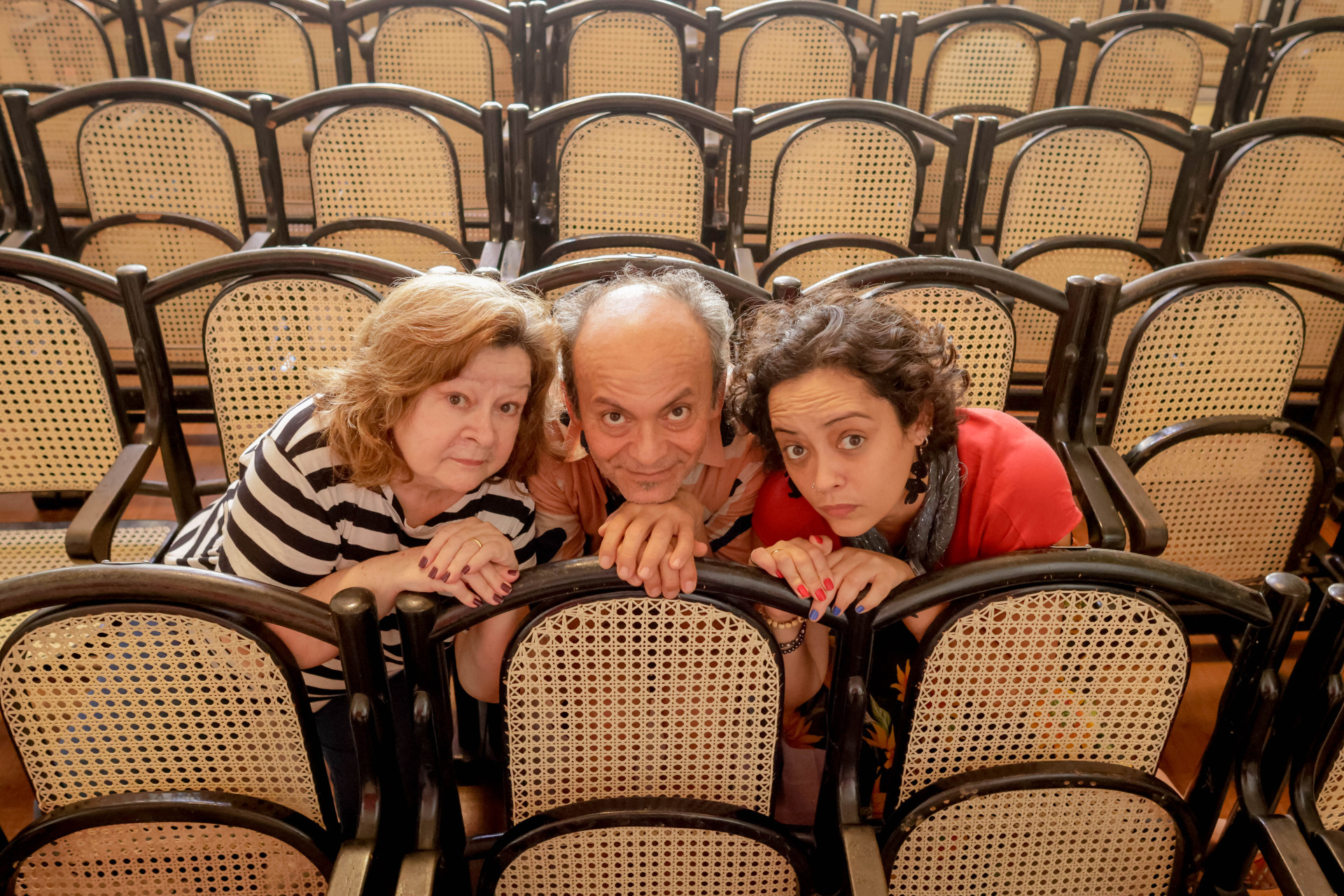 FORTALEZA-CE, BRASIL, 09-10-2023: Neidinha Castelo Branco, 66, professora de teatro / Juliana Veras, 43, atriz, diretora, musicista, professora e pesquisadora / João Andrade Joca, 60 anos, professor, ator, diretor de teatro. Dia dos professores - teatro, entrevista com os professores do Curso de principios basicos de theatro - CPBT. (Foto: Aurelio Alves/O Povo) (Foto: FOTOS: AURÉLIO ALVES)