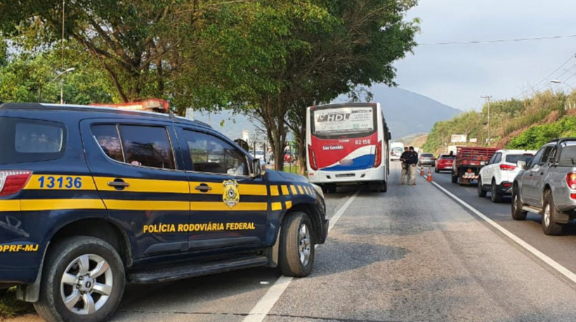 Fiscalização da PRF em rodovia