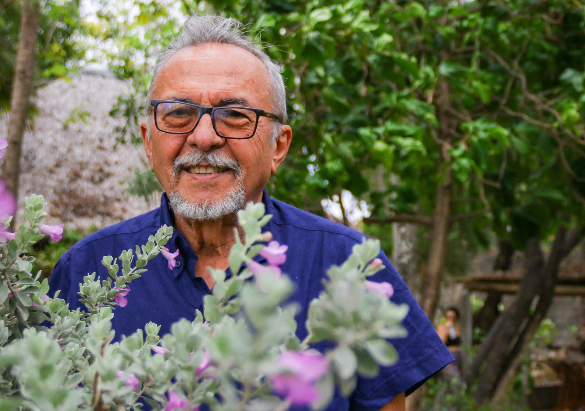 ￼O INCÊNDIO não tirou o sorriso de Adalberto Barreto (Foto: Yuri Allen/Especial para O Povo)