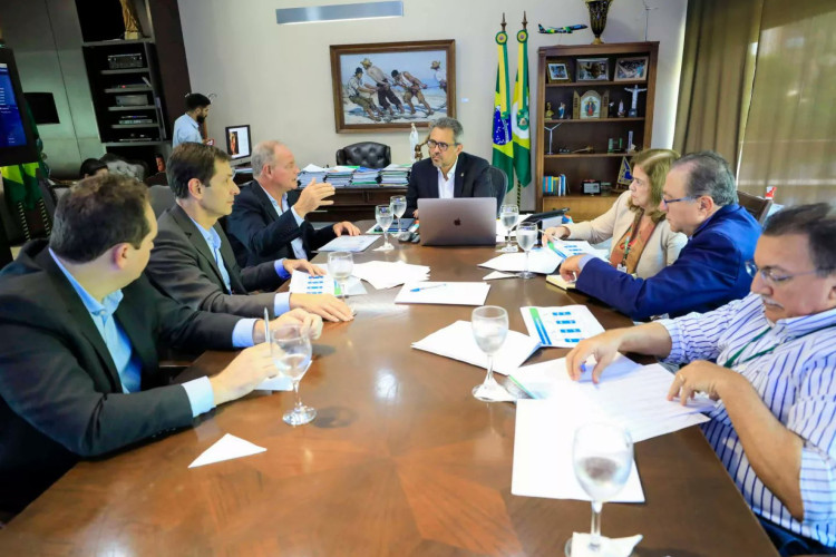 ￼Governador Elmano de Freitas (PT) recebe a diretoria da Gerdau no Palácio da Abolição