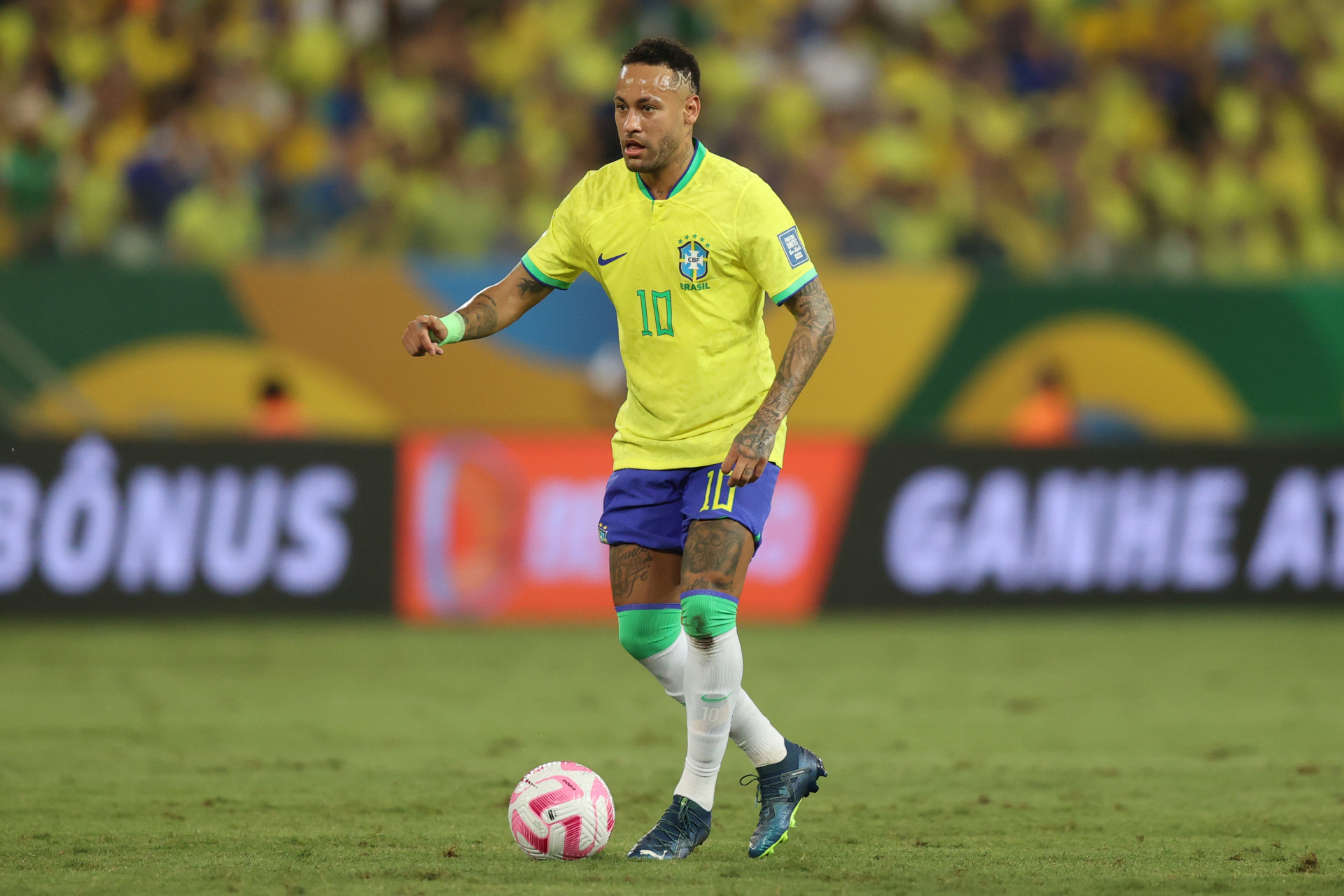 Neymar durante partida entre Brasil e Venezuela, pelas eliminatórias da Copa do Mundo (Foto: Vitor Silva/CBF)