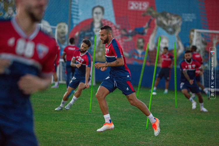 Atacante Guilherme durante treinamento do Fortaleza no Centro de Excelência Alcides Santos