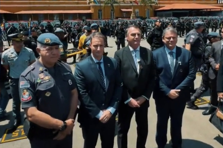 Bolsonaro e Tarcísio de Freitas em evento 