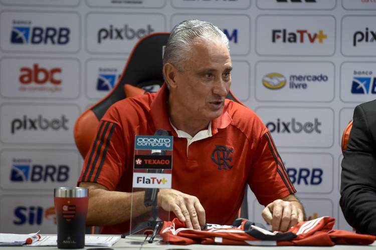 Técnico Tite em entrevista coletiva de apresentação no Flamengo