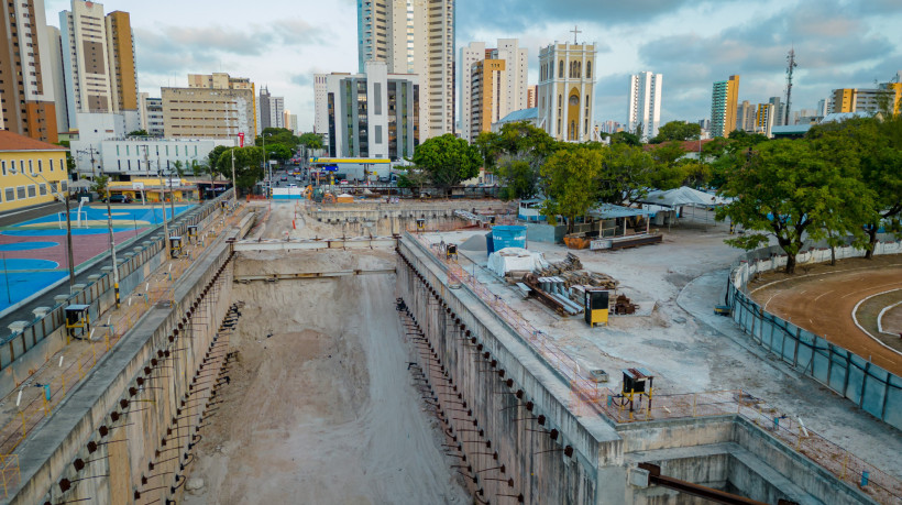 ￼Canteiro de obra próximo ao Colégio Militar de Fortaleza