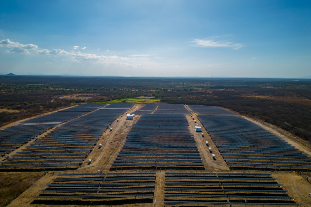 Usina de energia solar na CE-020, em Canindé(Foto: AURÉLIO ALVES)