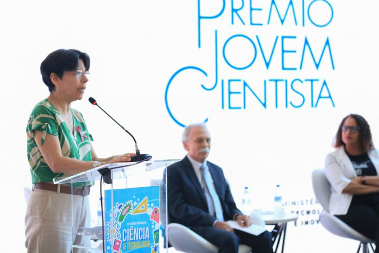 18/10/2023 - A presidente da Coordenação de Aperfeiçoamento de Pessoal de Nível Superior (Capes), Mercedes Bustamante  - Cerimônia de Lançamento do Prêmio Jovem Cientista - 20ª SNCT. Foto: Diego Galba (ASCOM/MCTI)