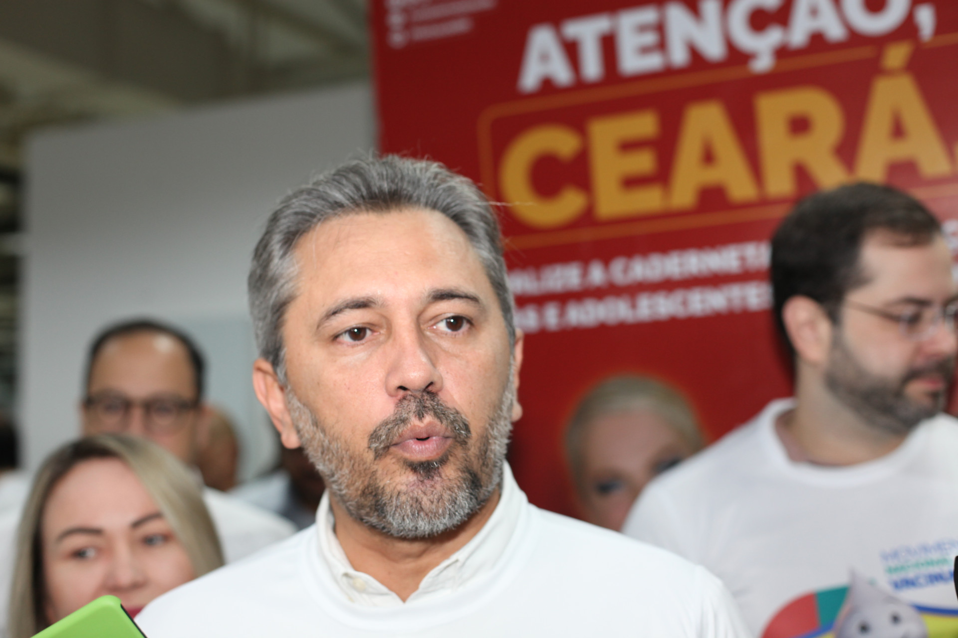 Elmano autorizou a realização de concursos para nove secretarias