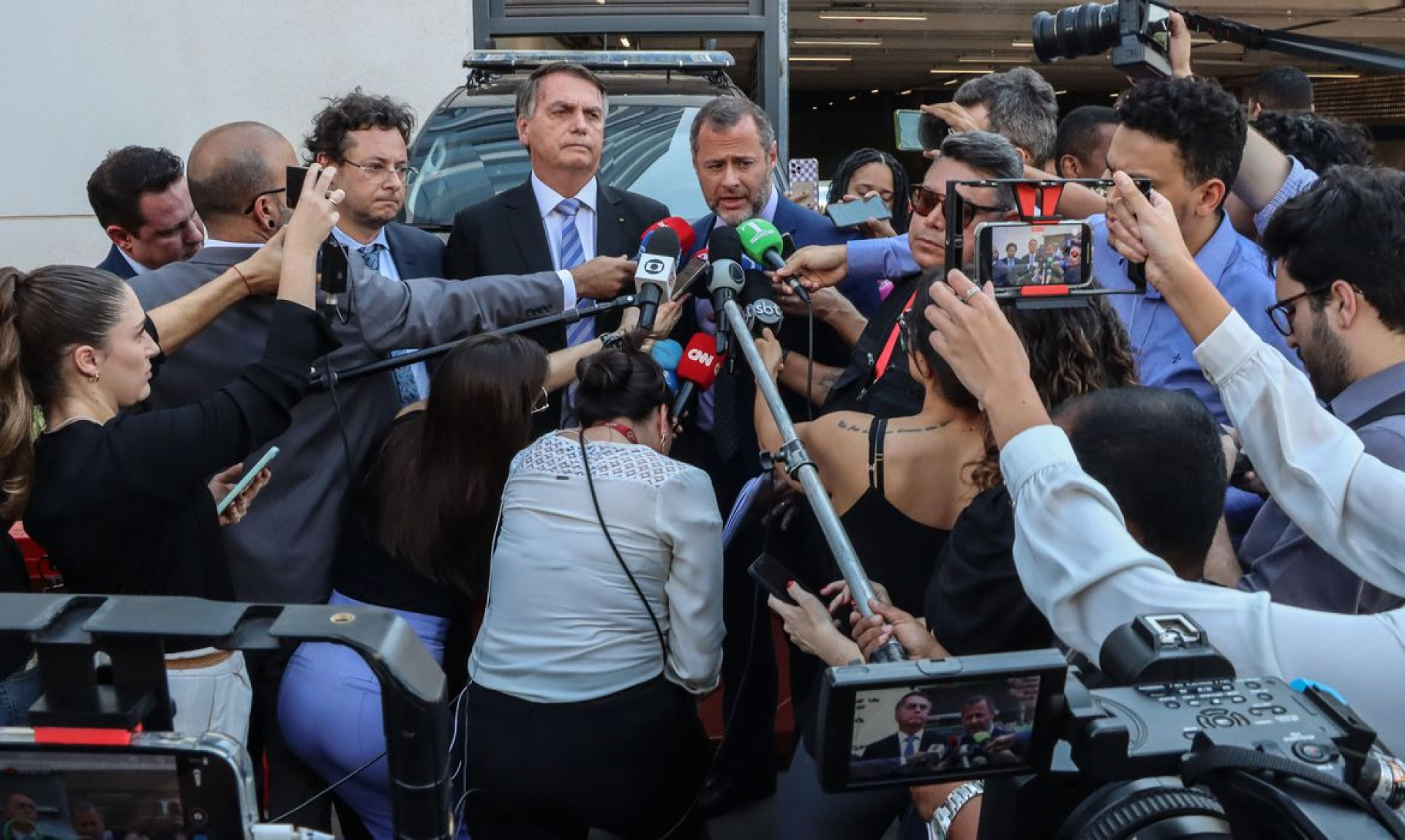 Brasília (DF), 18/10/2023, O ex-presidente Jair Bolsonaro, fala com jornalistas, na sede da Polícia Federal em Brasília. Foto: Valter Campanato/Agência Brasil