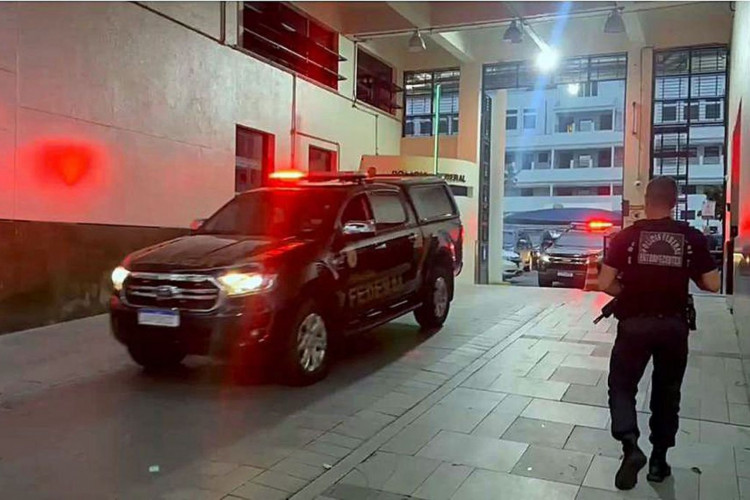 Rio de Janeiro (RJ) -  PF prende policiais civis do Rio que venderam droga para traficantes. Foto: PF/RJ