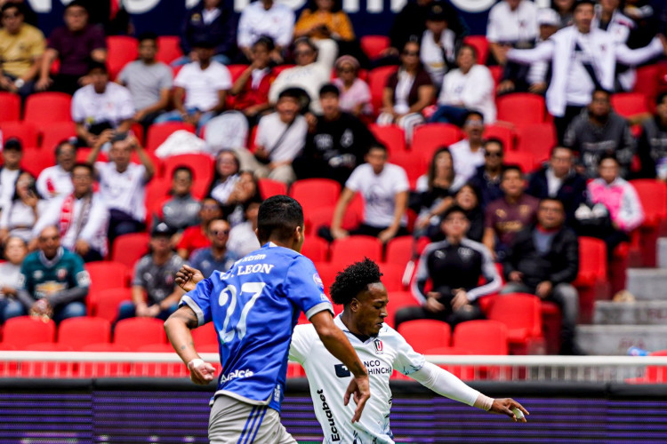 LDU e Emelec se enfrentaram nesta segunda-feira, 23, pelo Campeonato Equatoriano