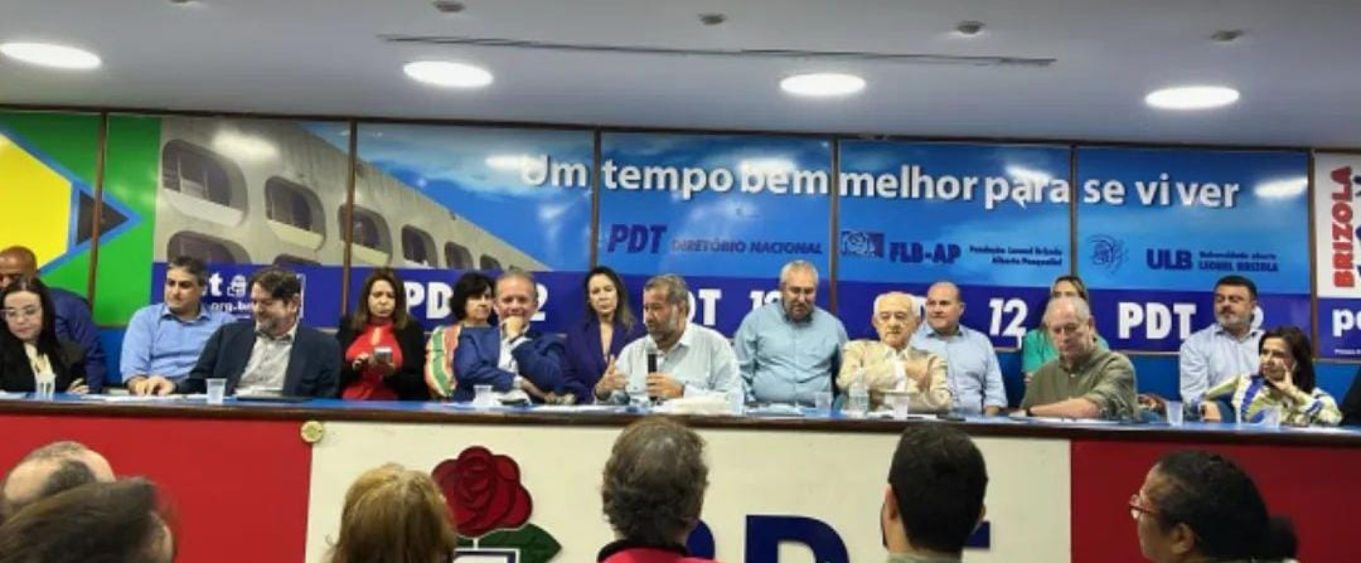 Cid Gomes, André Figueiredo, Carlos Lupi e Ciro Gomes na reunião Executiva nacional do PDT (Foto: Reprodução/Instagram: Cláudio Pinho)