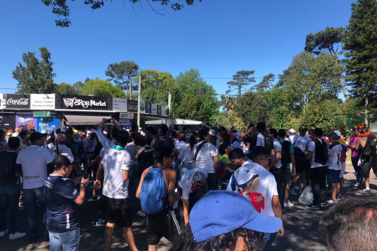 Torcedores de Fortaleza e LDU se cruzaram nos arredores do Estádio Domingo Burgueño, em Maldonado (URU), antes da final da Copa Sul-Americana 2023