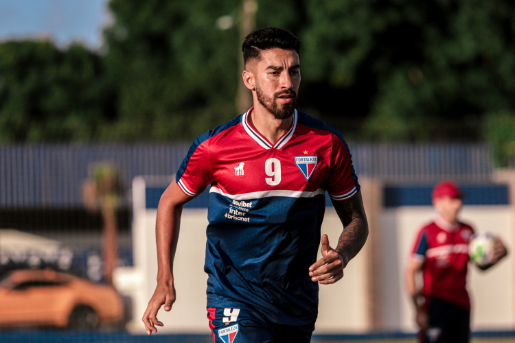 Atacante Lucero em treino do Fortaleza no Centro de Excelência Alcides Santos, no Pici