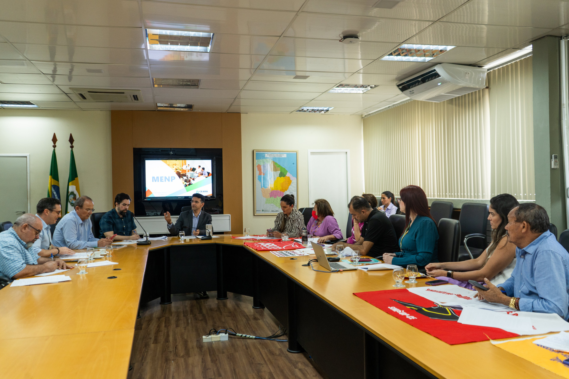 ￼Servidores e governo se reuniram ontem para tratar de aumento (Foto: Thais Emilia/Sindicato dos Médicos/Divulgação)