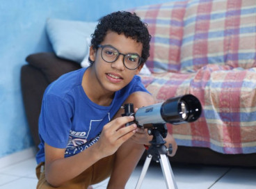 Samuel, 12, autista, sonha em ser astronauta e já ganhou até um telescópio da mãe 