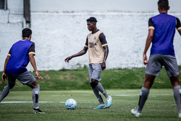 Steve, volante ganês do Ceará, está entre os destaques do clube para a Copa Atlântico Sub-19