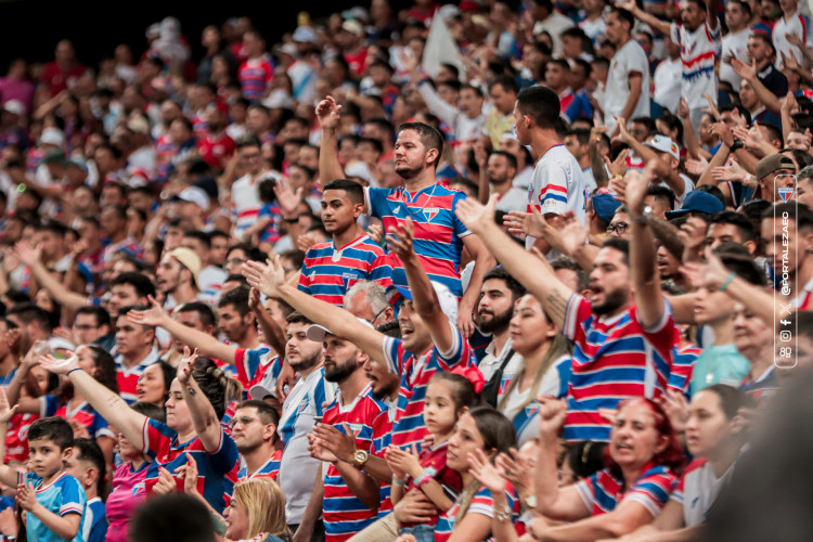 Torcida do Fortaleza durante partida na Arena Castelão 