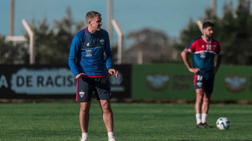 Técnico Juan Pablo Vojvoda em treino do Fortaleza no CT do Deportivo Maldonado, no Uruguai