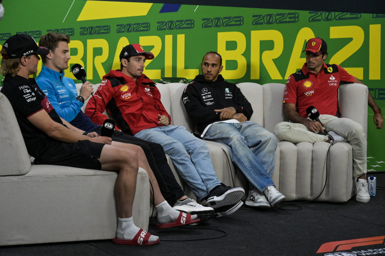 Valtteri Bottas, Logan Sargeant, Charles Leclerc, Lewis Hamilton e Carlos Sainz em entrevista coletiva do GP de São Paulo de Fórmula 1