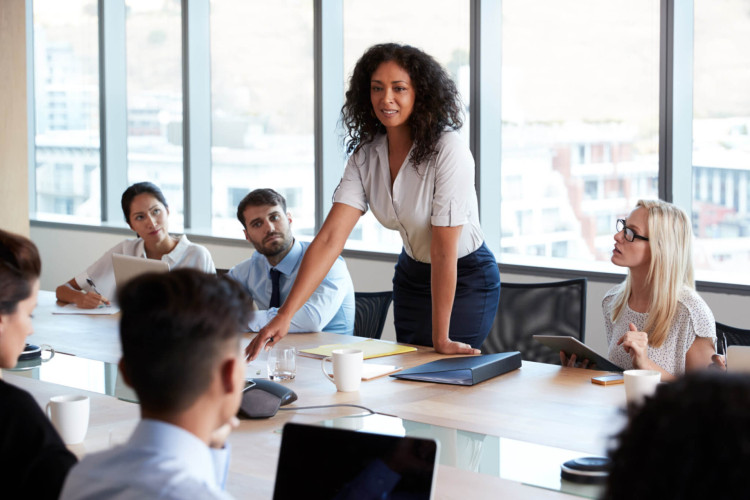 As habilidades relacionais se tornam centrais para o líder do presente e que busca ser o líder do futuro (Imagem: Monkey Business Images | Shutterstock)