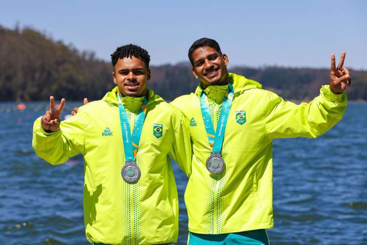 03.11.2023 - Jogos Pan-americanos Santiago 2023 - Canoagem Velocidade - C2 500m - Na foto, Evandilson Neto e Filipe Vieira medalha de prata