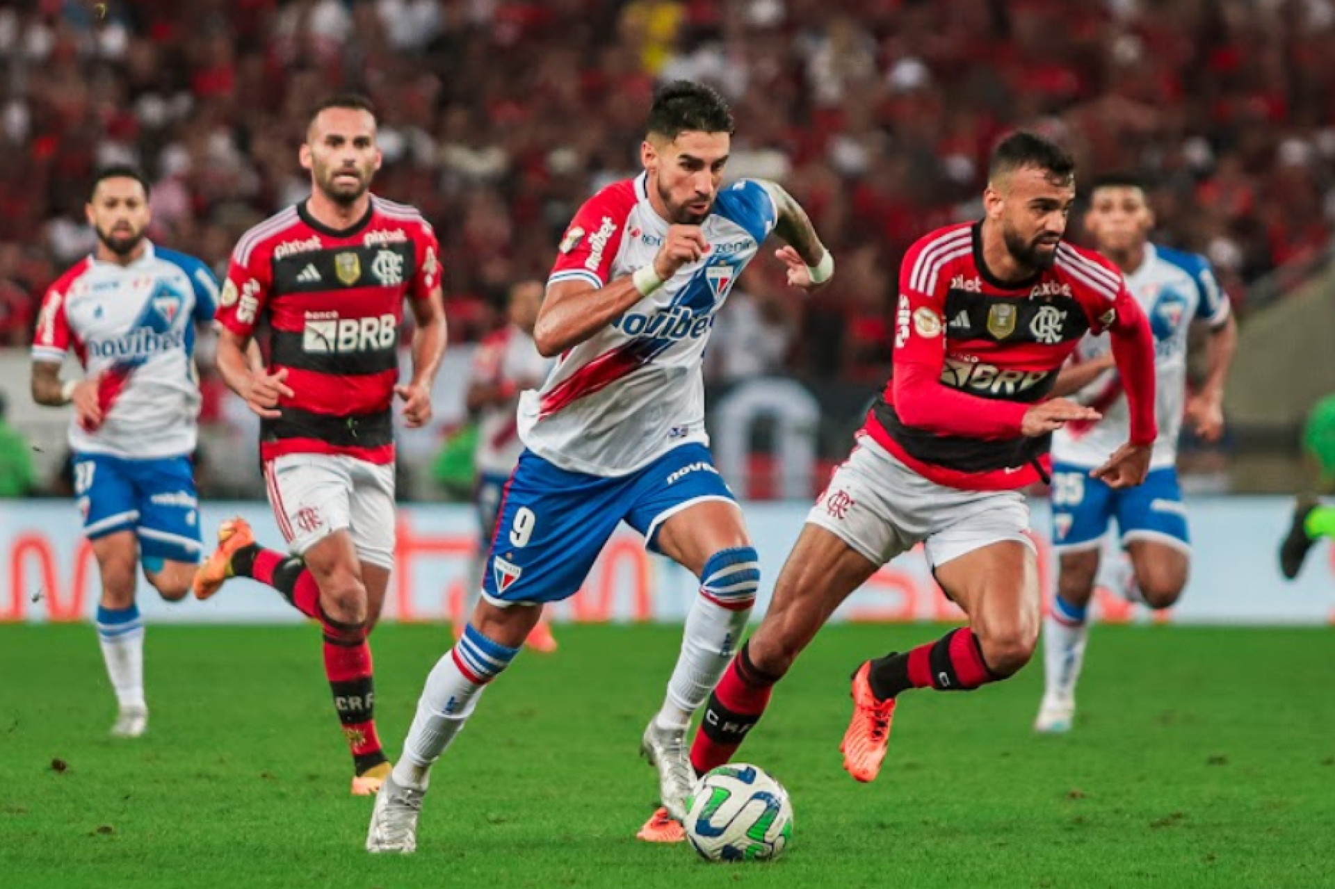 Lucero, atacante do Fortaleza, em partida contra o Flamengo, pela Série A (Foto: Mateus Lotif/Fortaleza EC)