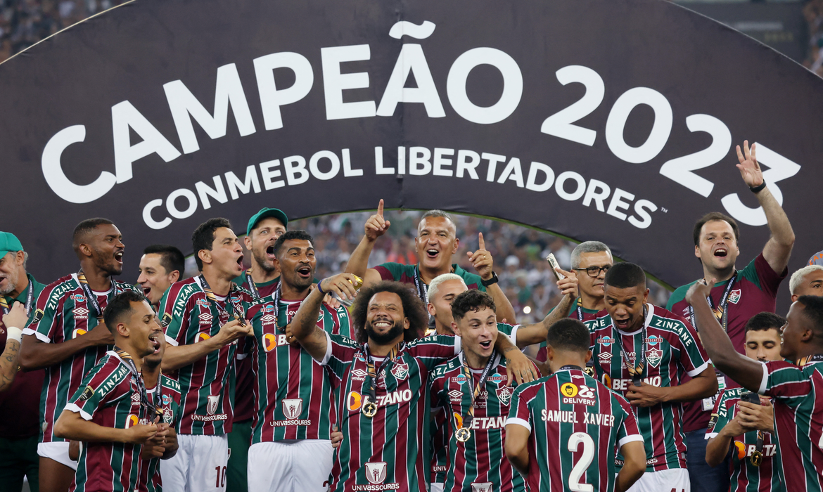 Fluminense derrota Boca Juniors na garra e fatura 1ª taça Libertadores