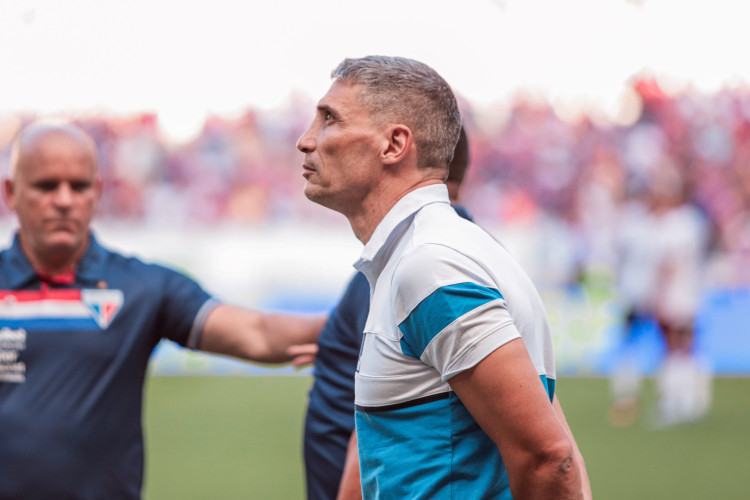 Juan Pablo Vojvoda, técnico do Fortaleza, durante jogo contra o Flamengo, pela Série A 2023