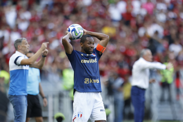 Tinga, do Fortaleza, durante jogo contra o Flamengo, pela Série A 2023