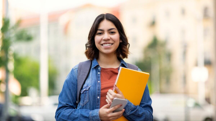 Preparar-se estrategicamente para o exame é o caminho para tirar uma boa nota (Imagem: Prostock-studio | Shutterstock)