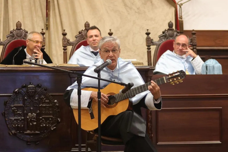 Caetano Veloso revela estar indeciso na resposta do Enem 2023 que citou suas músicas