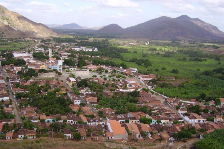 Um agricultor de 48 anos morreu após ter sido atingido por uma pedra na zona rural do município de Uruburetama