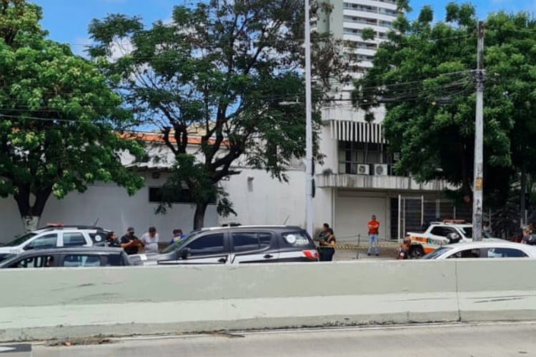 Corpo de jovem de 14 anos foi encontrado em lixo na avenida Aguanambi, em Fortaleza