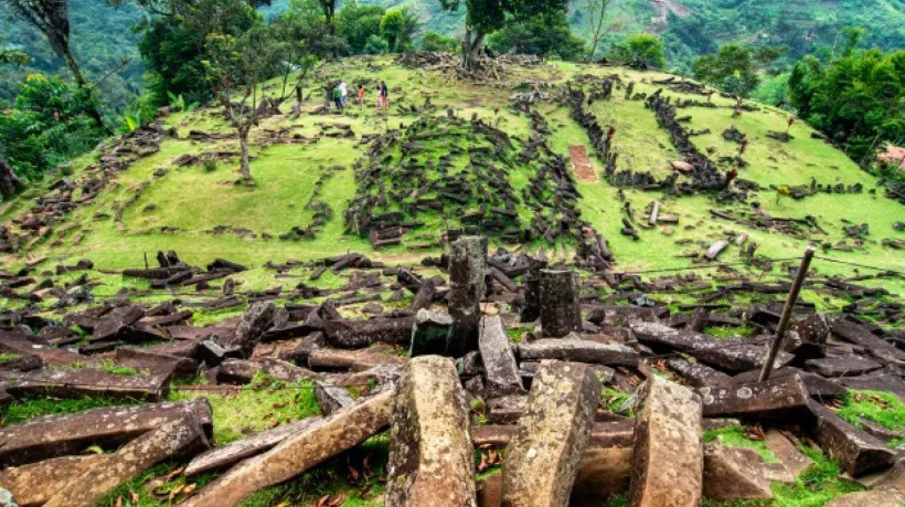 Gunung Padang, segundo dados arqueológicos, é três vezes mais antiga que a pirâmide de Gizé, no Egito 