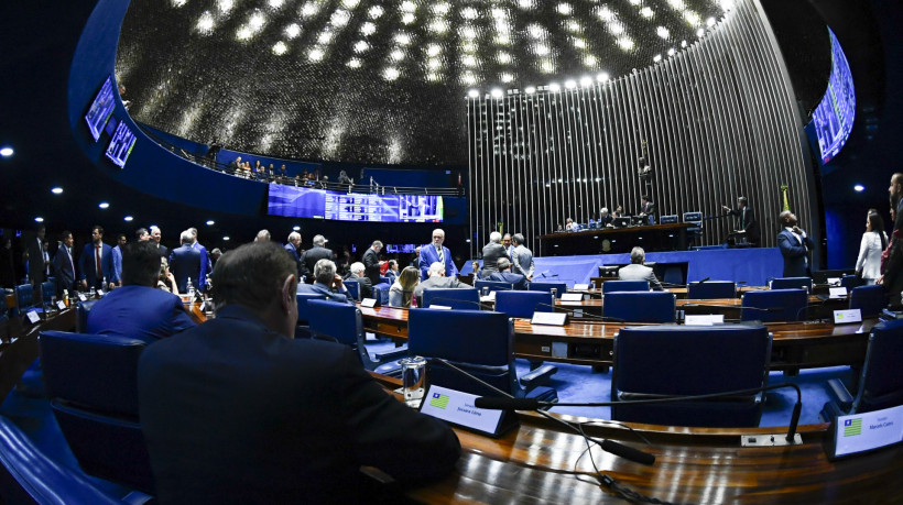 ￼Parlamentares devem 
votar vetos hoje