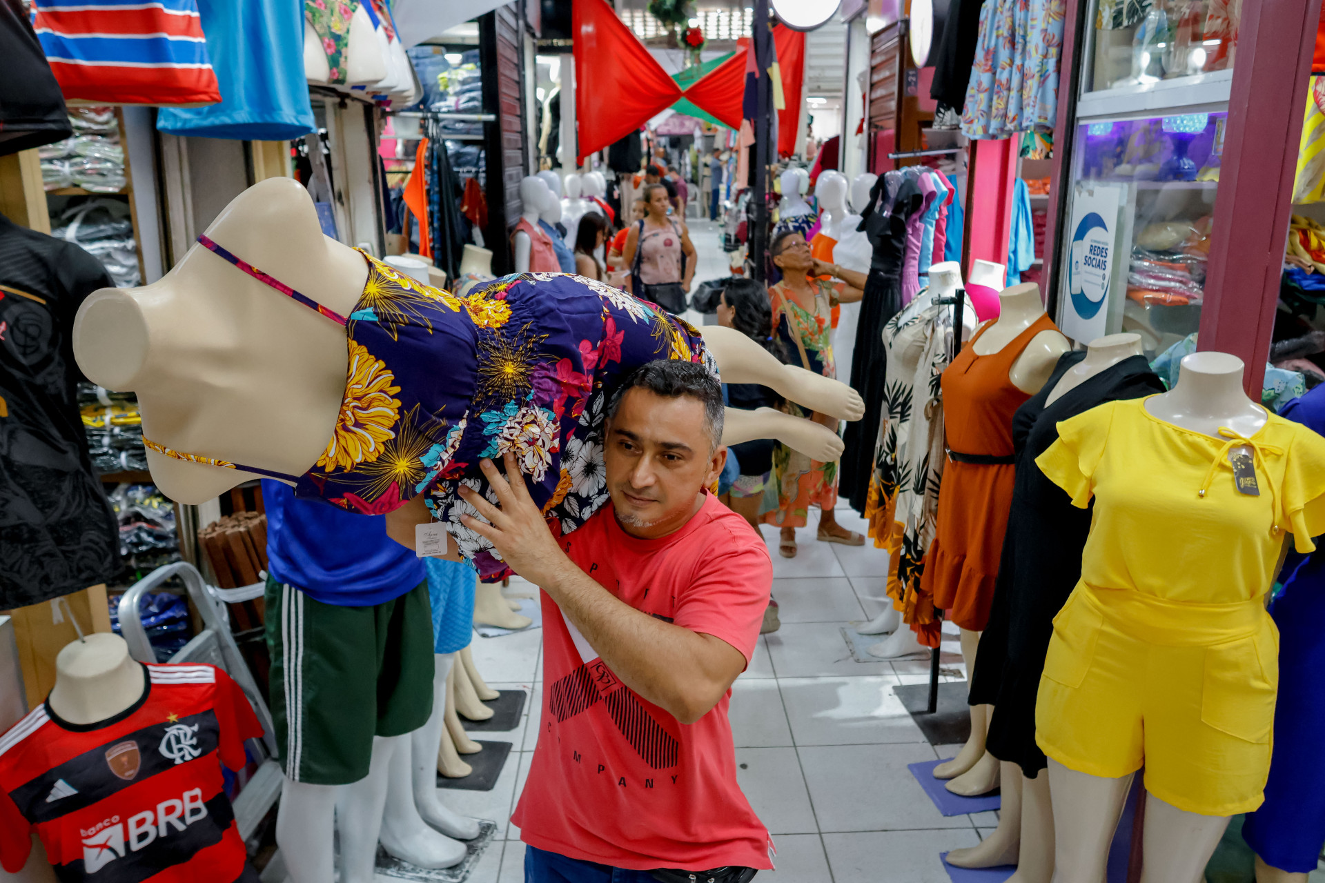 O governo estadual detalhou que o Empreendedor Legal é fruto de um diálogo com comerciantes do segmento de moda. (Foto: Aurelio Alves/O Povo) (Foto: AURÉLIO ALVES)