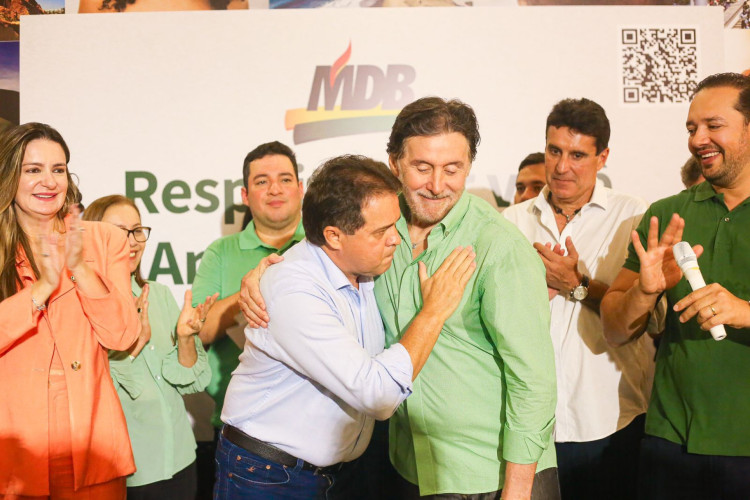 Evandro compareceu em evento do MDB comandado por Eunício Oliveira