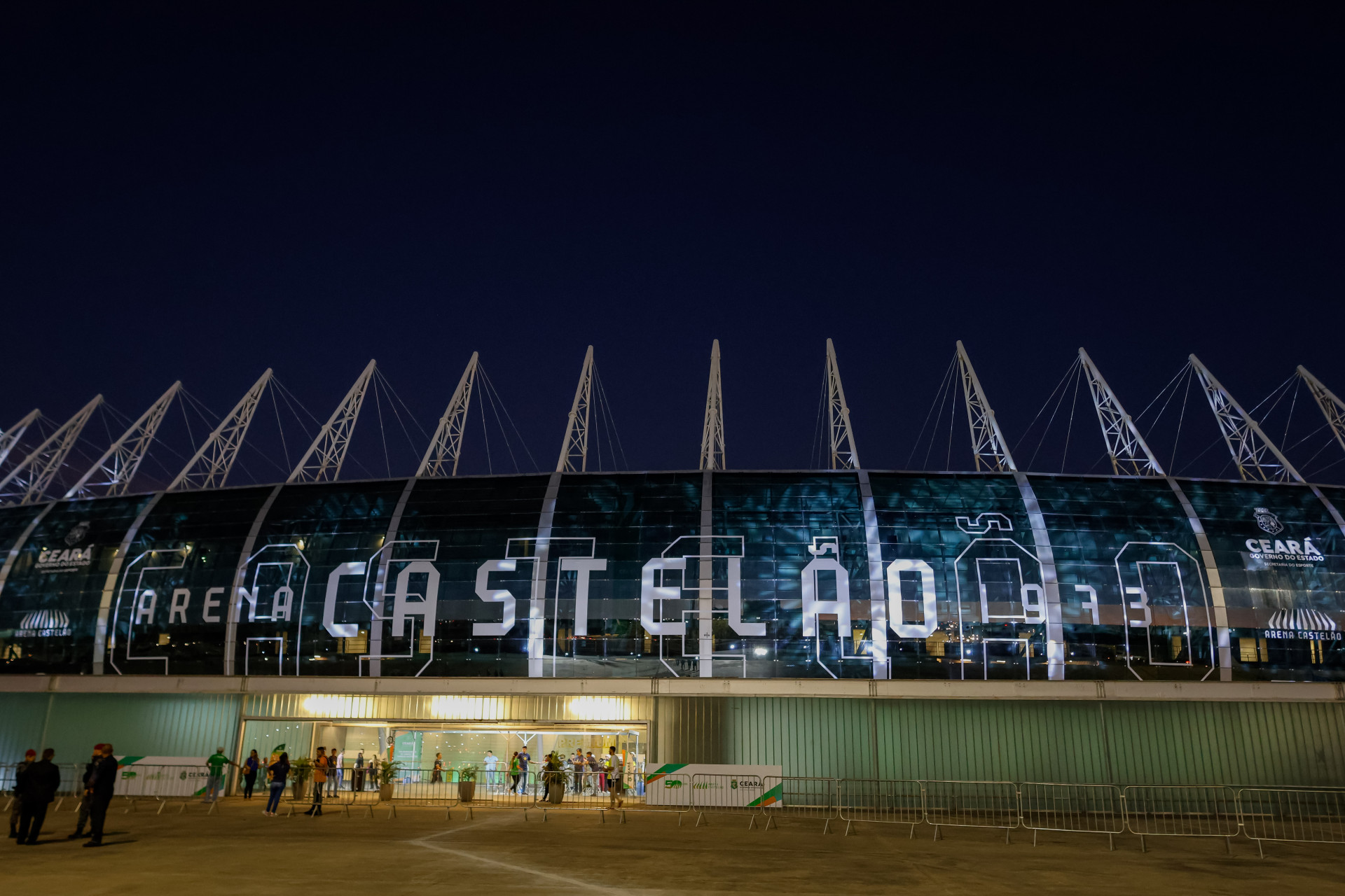 FORTALEZA-CE, BRASIL, 10-11-2023: Arena Castelão comemora 50 anos, Governador Elmano de Freitas inaugura nova iluminação e telões. (Foto: Aurelio Alves/O Povo) (Foto: AURÉLIO ALVES)