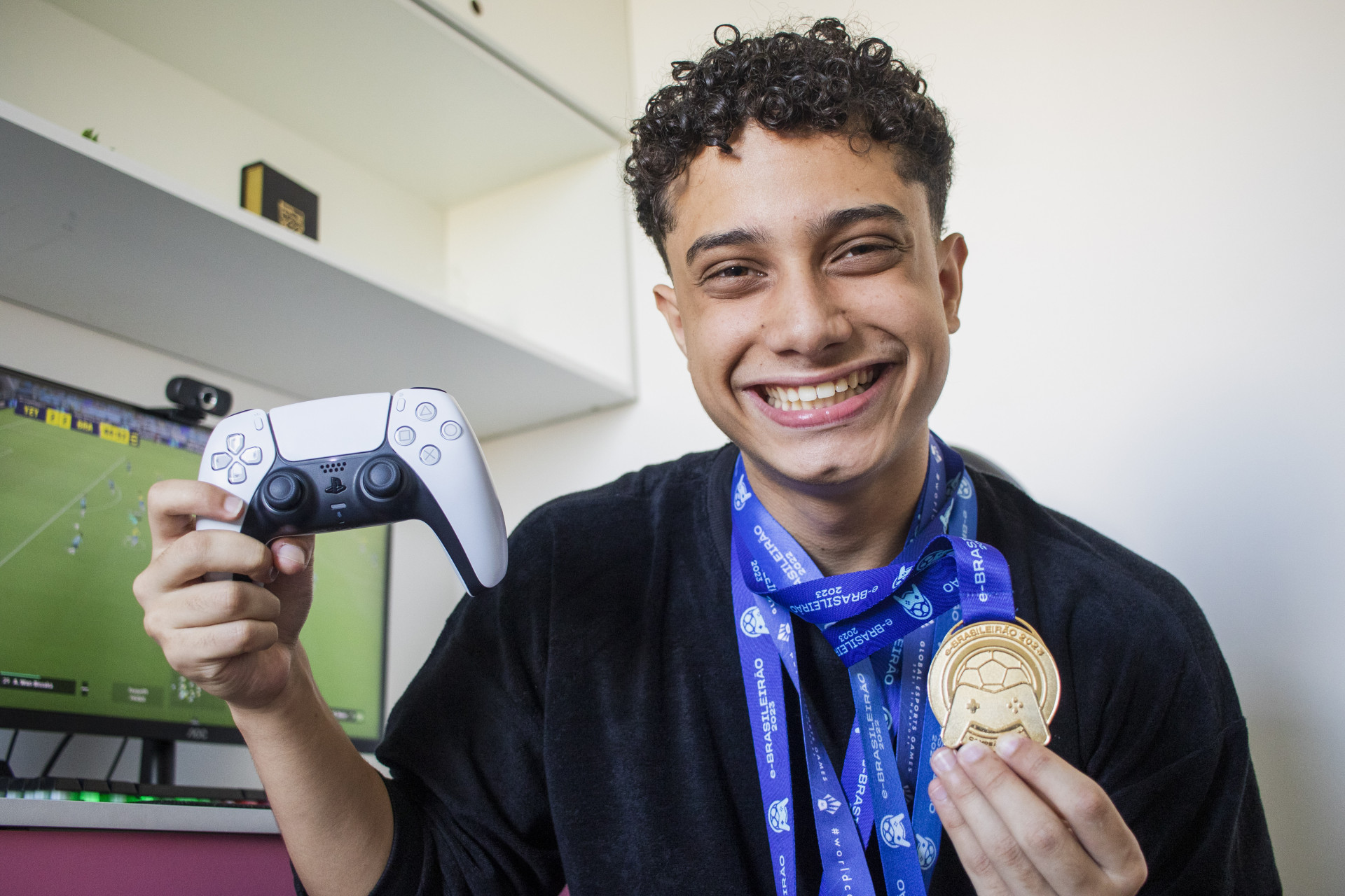 João Victor Lopes conseguiu classificação para disputar o Campeonato Mundial de EFootball na Arábia Saudita (Foto: Fernanda Barros / O POVO)