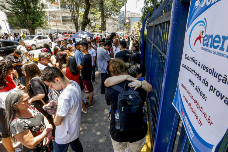 Milhões de candidatos fazem a segunda prova do Enem neste domingo