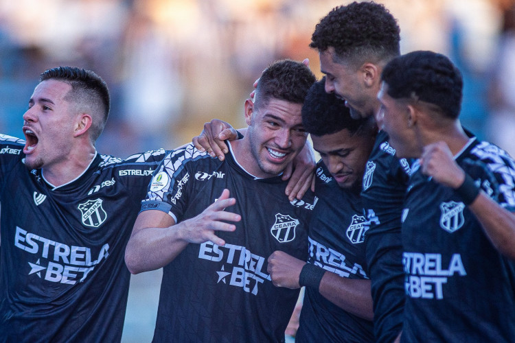 Jogadores do Ceará comemorando gol marcado diante do Mirassol, pela Série B