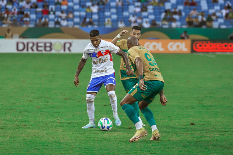 Tricolor de Marinho foi derrotado pelo Dourado
