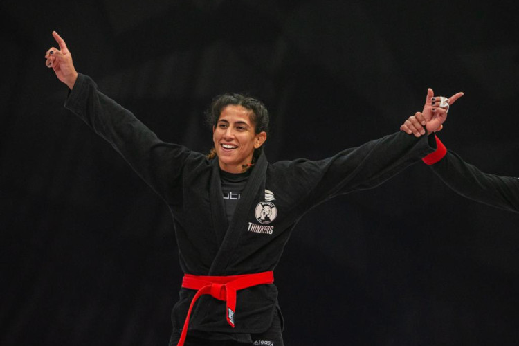 Ingridd Alves comemora vitória no Campeonato Mundial de jiu-jitsu