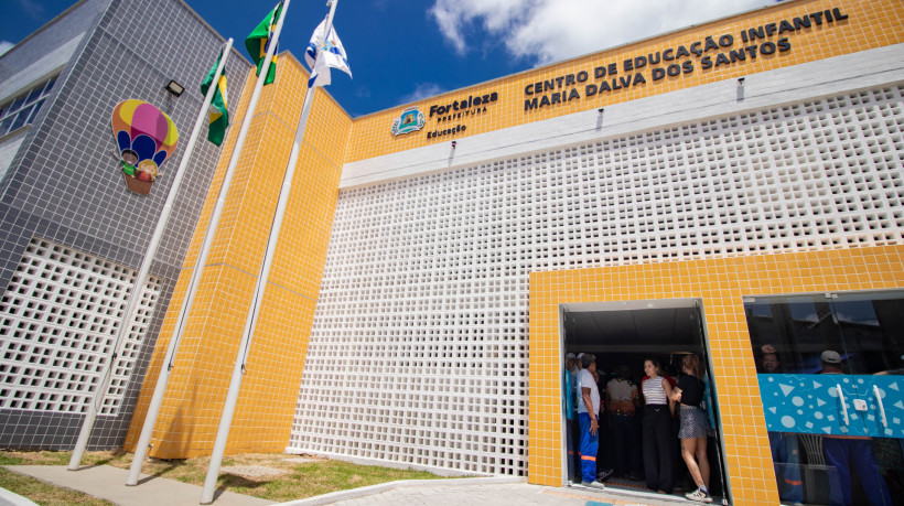 FORTALEZA, CEARÁ, BRASIL, 13-11-2023: Prefeitura e José Sarto entregam novo CEI, Centro de Educação Infantil Maria Dalva dos Santos no Pirambu, com vista para o Mar. (Foto: Samuel Setubal/ O Povo)