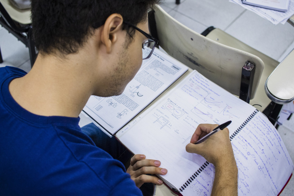 O convívio com os demais estudantes ajuda na rotina de aprendizado(Foto: FERNANDA BARROS)