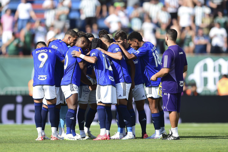 PR - 11/11/2023 - Coritiba x Cruzeiro, jogo valido pela 34ª rodada do Campeonato Brasileiro, no estadio Durival Britto, Vila Capanema, em Curitiba. Foto: Mauro Horita