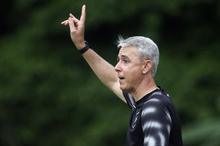 Técnico Tiago Nunes em treino do Botafogo