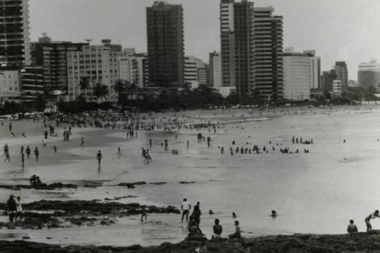 Praia da Volta da Jurema em 1993. Vários trechos da Beira-Mar eram foco de atuação, na década de 90, de redes de agenciamento e exploração sexual de crianças e adolescentes